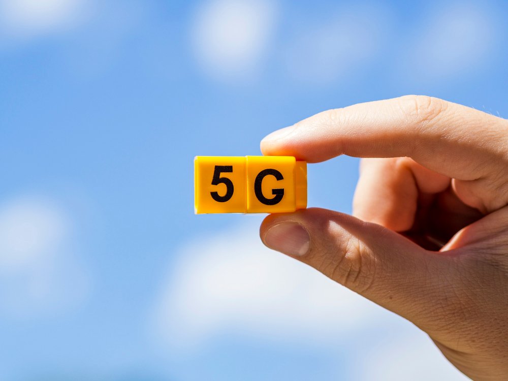 What is 5G? A Simple Explanation of Its Benefits by Speedyshort.com