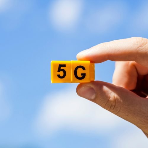 What is 5G? A Simple Explanation of Its Benefits by Speedyshort.com